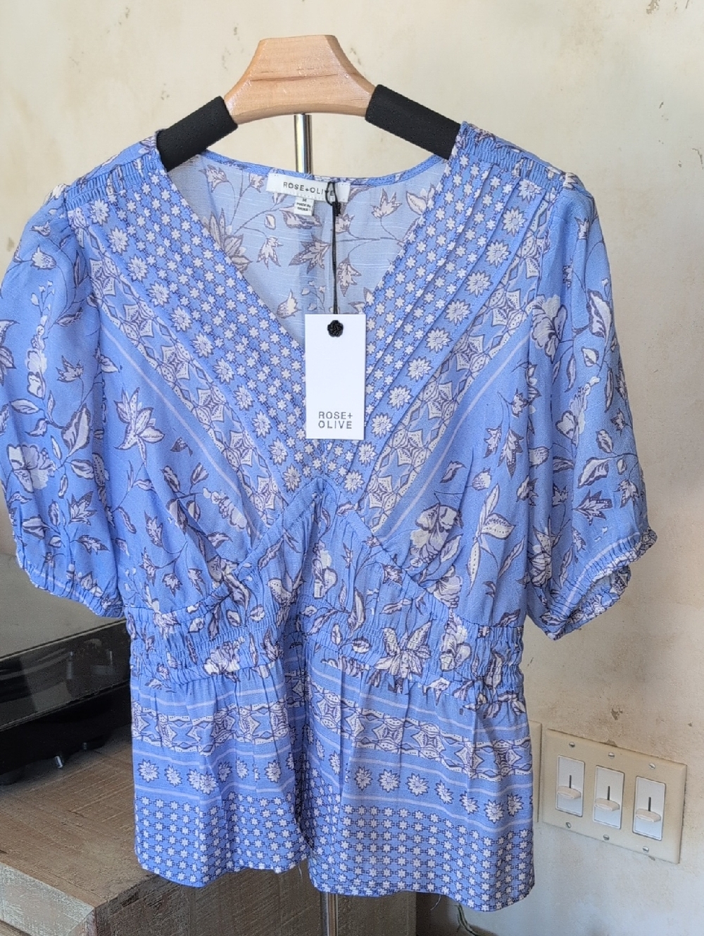 Rose & Olive Blue Floral V-Neck Puff Sleeve Blouse